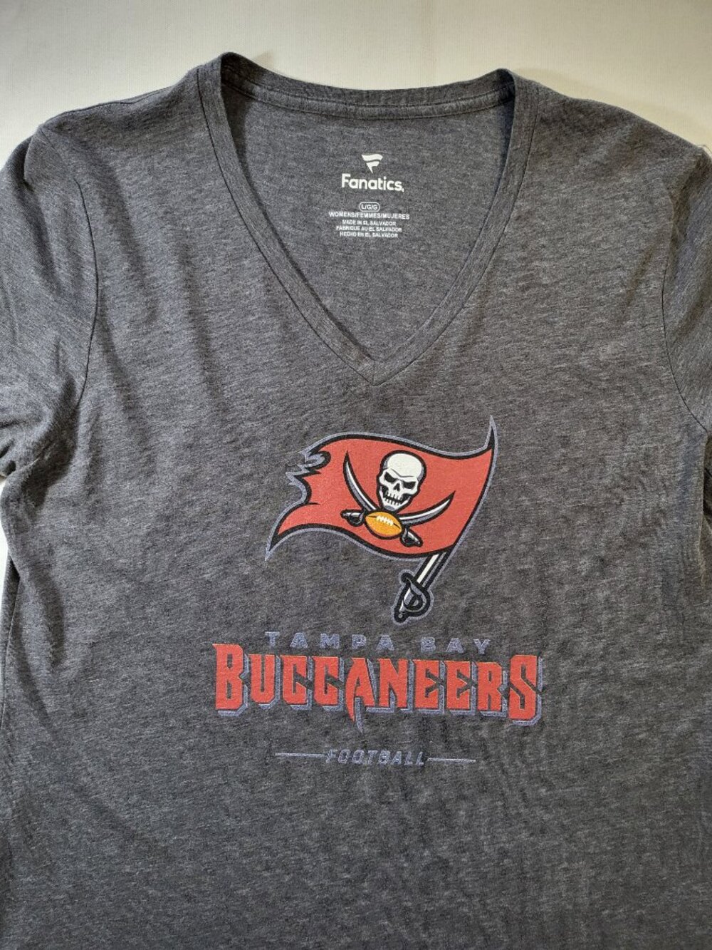 Fanatics Tampa Bay Buccaneers Women's V-Neck T-Shirt – Heathered Charcoal Size L - Picture 2 of 7